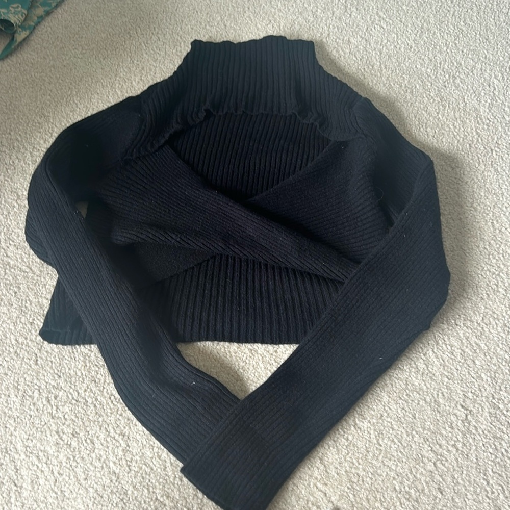 Reversible Black cropped sweater